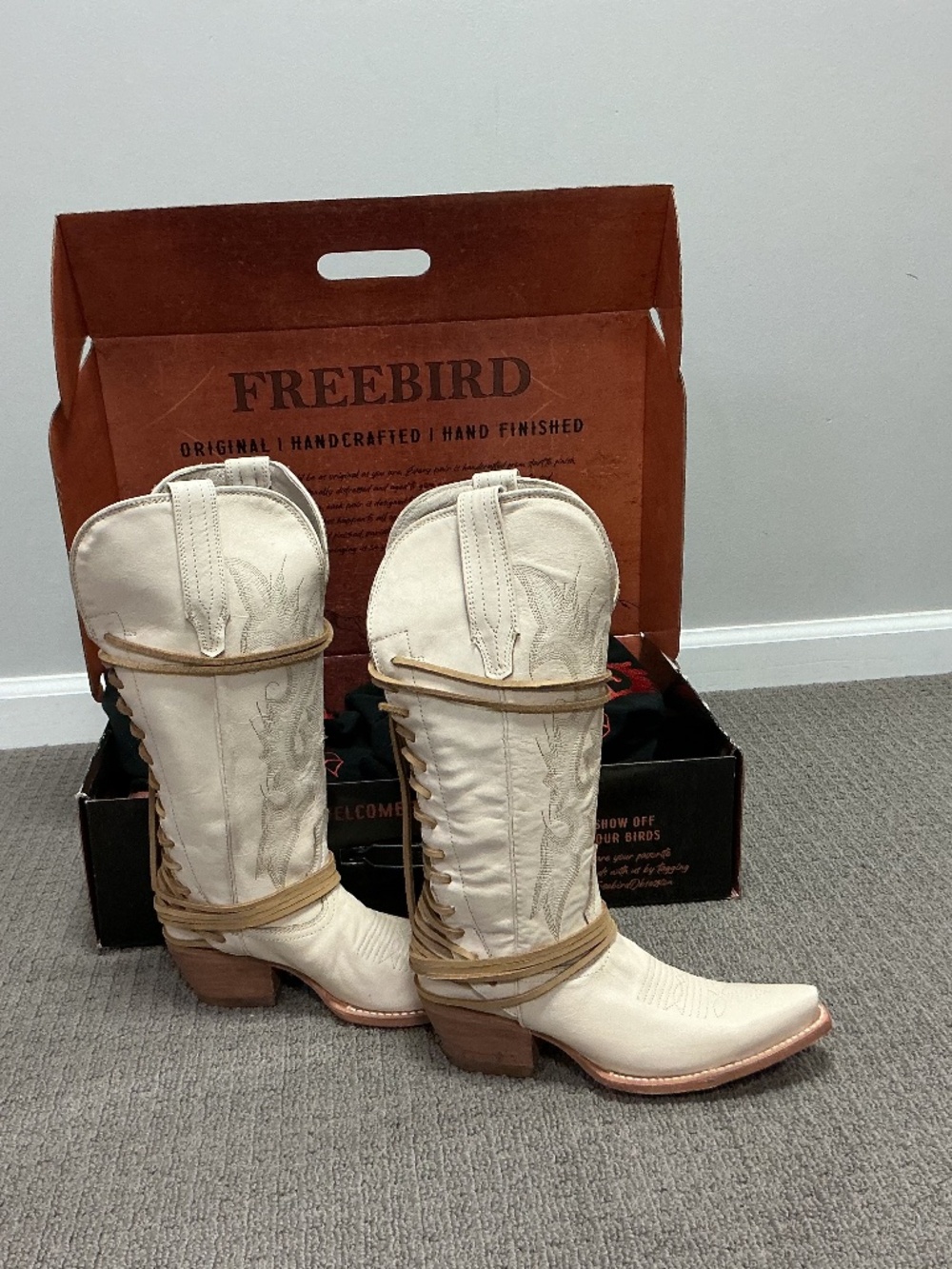 FREEBIRD (Wardon) cowboy boots, beige. Women’s size 6.